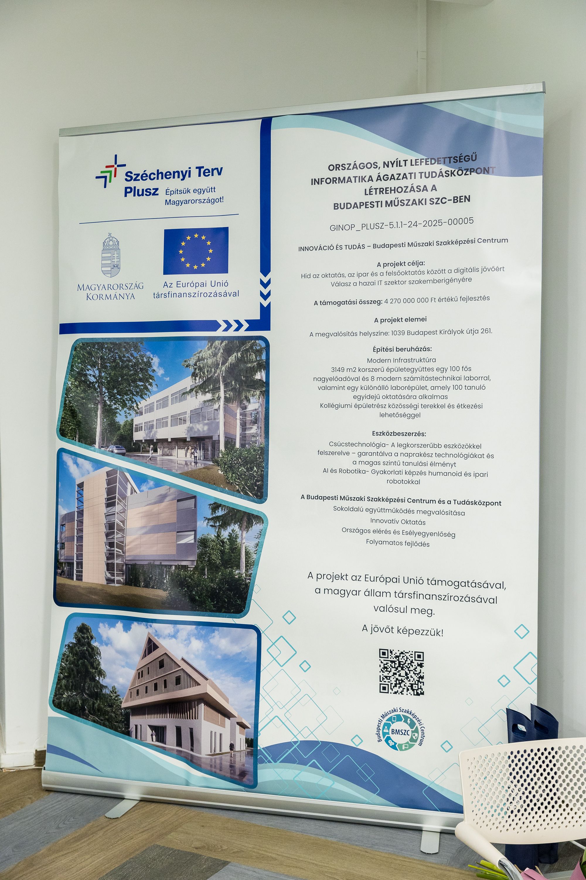 Tájékoztató roll-up, molinó GINOP projektről